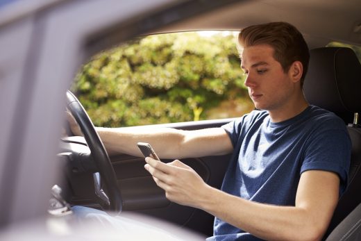 UK closes loophole that allowed using your phone while driving