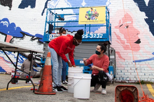 This stunning high-tech mural uses AR to celebrate badass women in science | DeviceDaily.com