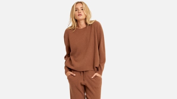 It’s official: Sweatpants and sweatshirt sets are the WFH uniform of 2020 | DeviceDaily.com