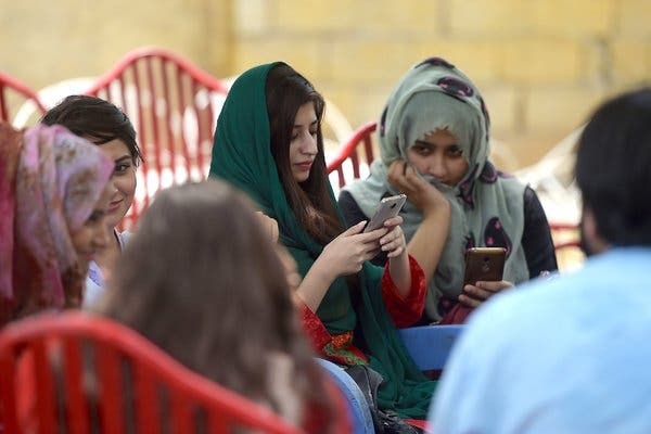 Apple, Google, Facebook, Twitter Threaten To Leave Pakistan Over Censorship | DeviceDaily.com