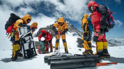 Microplastics are everywhere: even on top of Mount Everest