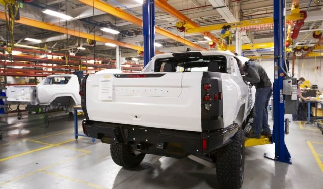 GMC takes the Hummer EV north for winter testing | DeviceDaily.com