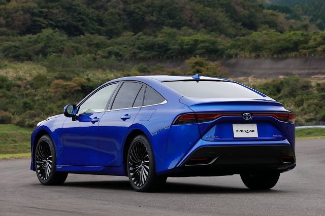 Toyota's second-generation Mirai has a 400-mile range | DeviceDaily.com