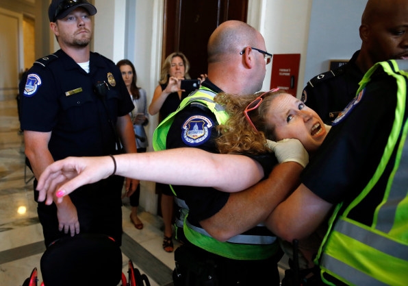 Here’s what the U.S. Capitol looked like when protestors wanted healthcare and equality | DeviceDaily.com