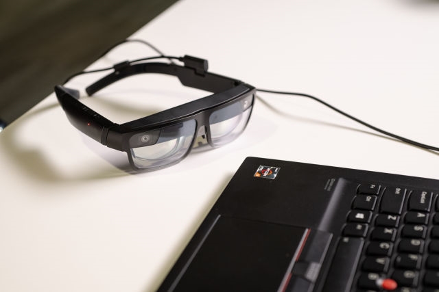 Lenovo's ThinkReality A3 Smart Glasses can show up to five virtual displays | DeviceDaily.com