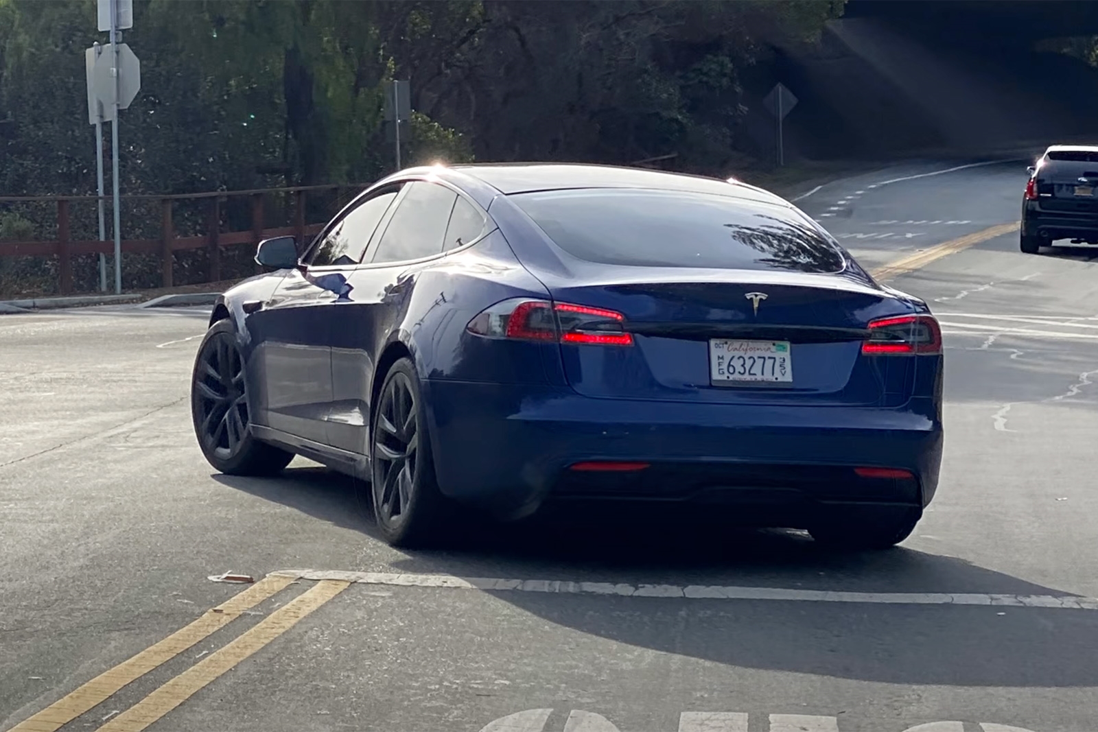 Tesla's refreshed Model S design may have been spotted on the road | DeviceDaily.com