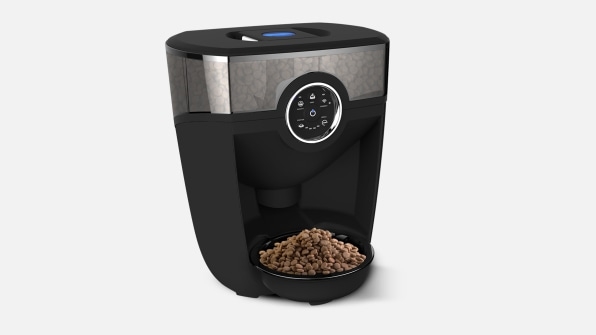 This automated pet feeder saved my relationship with my cat—and my sleep schedule | DeviceDaily.com
