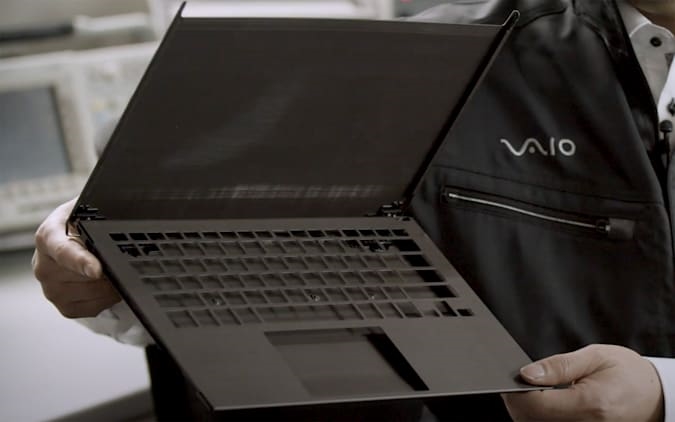 VAIO Z is a pricey laptop with a '3D molded' carbon fiber body | DeviceDaily.com