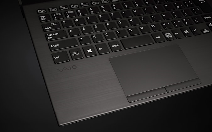 VAIO Z is a pricey laptop with a '3D molded' carbon fiber body | DeviceDaily.com