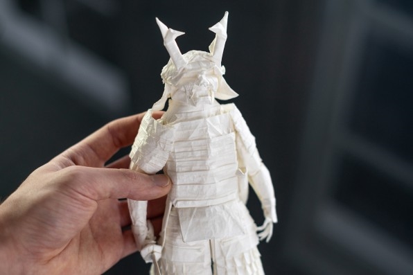 These impossibly detailed origami figures are made of a single piece of paper | DeviceDaily.com