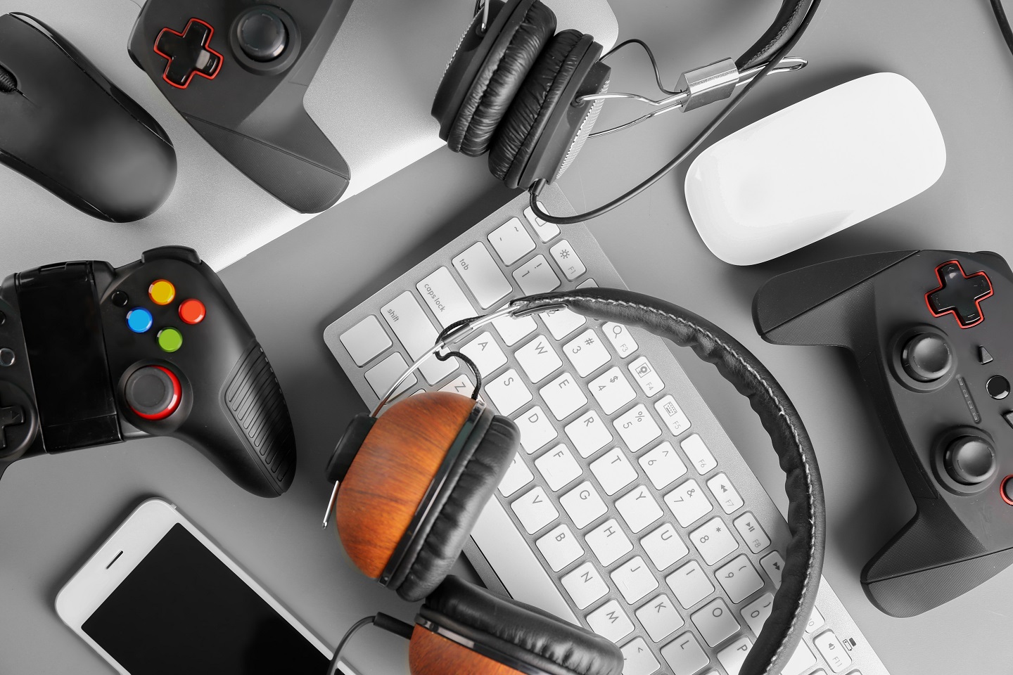 6 Items All Pro Gamers Should Own | DeviceDaily.com