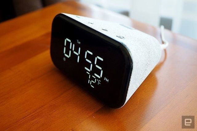 Lenovo's Smart Clock Essential drops to $20 at Lowe's today only | DeviceDaily.com