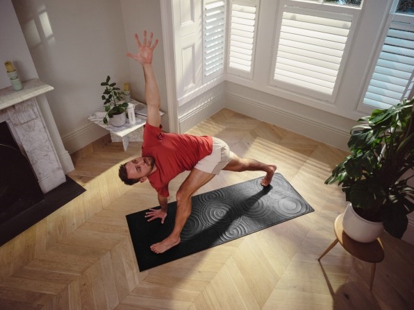 Lululemon gives the yoga mat a clever makeover | DeviceDaily.com