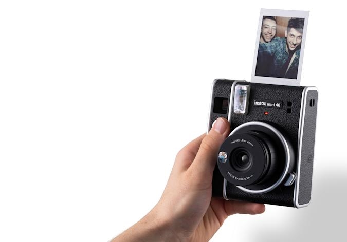 Fujifilm's $100 Instax Mini 40 offers vintage looks and simple features | DeviceDaily.com