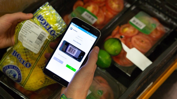 These electronic price tags lower the cost of groceries as they get older | DeviceDaily.com