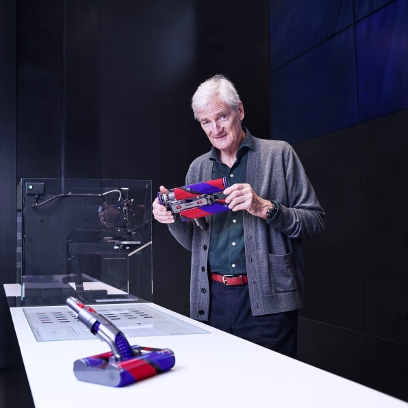 Dyson’s latest vacuum shoots green laser beams | DeviceDaily.com