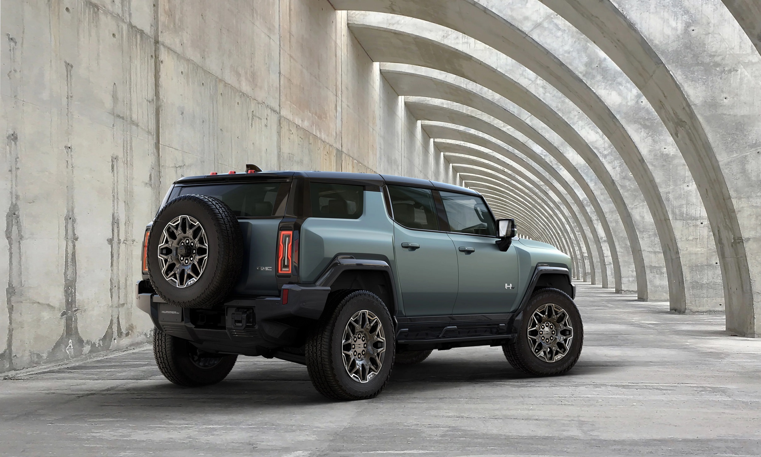 GMC's newly-unveiled Hummer EV SUV is 830HP of electric 'supertruck' | DeviceDaily.com