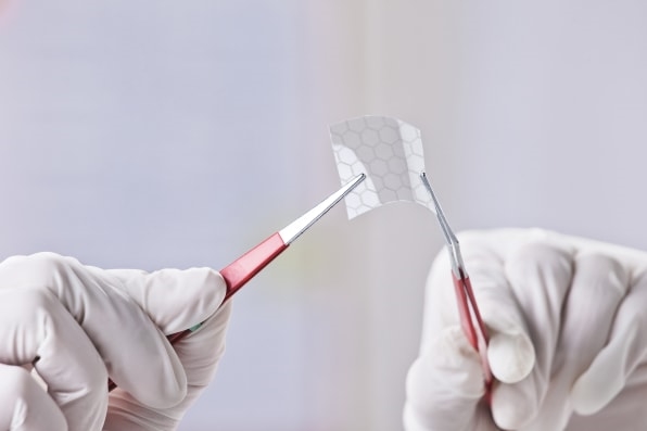 Are graphene-coated face masks a COVID-19 miracle—or another health risk? | DeviceDaily.com Are graphene-coated face masks a COVID-19 miracle—or another health risk? | DeviceDaily.com