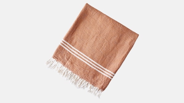 Why Turkish towels are the replacing terrycloth as the towel of choice | DeviceDaily.com