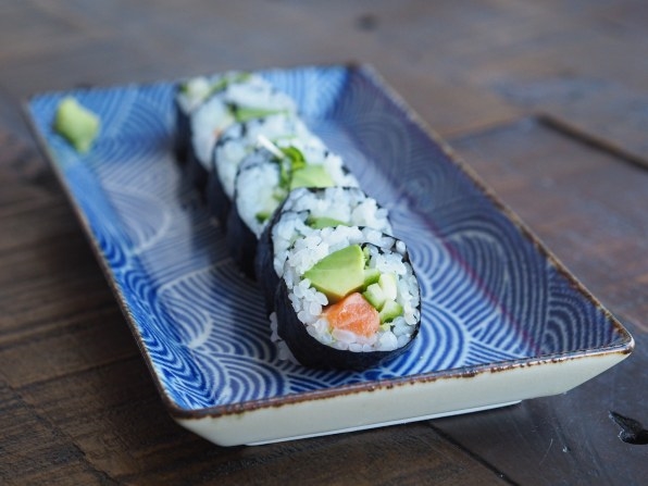 The salmon in this sushi didn’t come from the ocean—it was harvested from a bioreactor | DeviceDaily.com