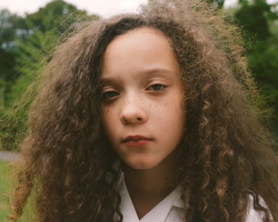 These heartbreaking photos capture kids’ lives under lockdown | DeviceDaily.com