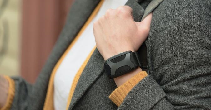 Take control of your stress with must-have wearable Apollo Neuro | DeviceDaily.com