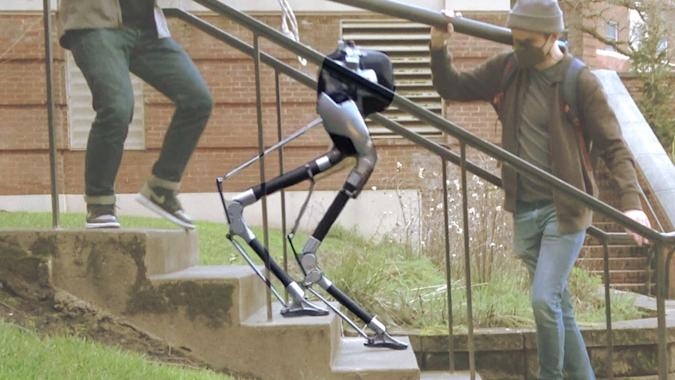 Watch a 'blind' robot successfully navigate stairs | DeviceDaily.com