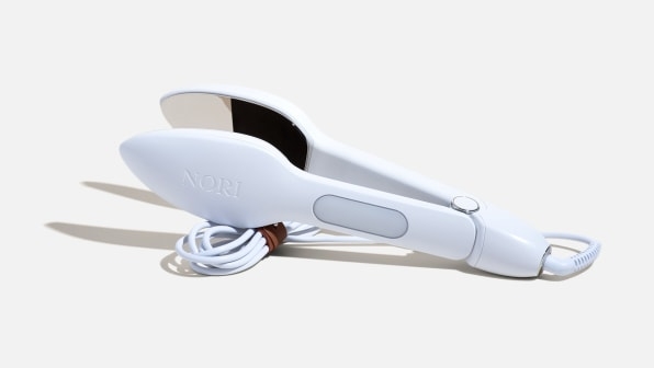 This compact and ingeniously designed steam iron is perfect for travel—or tiny apartments | DeviceDaily.com
