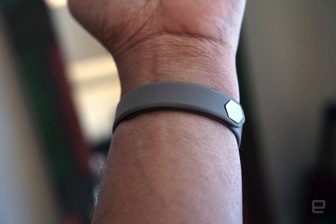Fitbit Luxe review: A tiny tracker that’s both easy and hard on the eyes | DeviceDaily.com