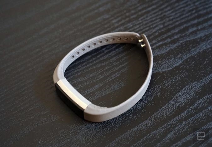 Fitbit Luxe review: A tiny tracker that’s both easy and hard on the eyes | DeviceDaily.com