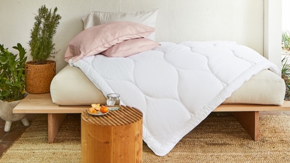 This comforter is filled with recycled plastic—and unbelievably squishy and soft | DeviceDaily.com