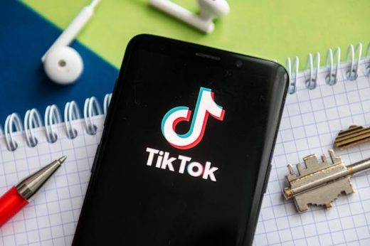 TikTok tests letting US users to apply for jobs with video resumes