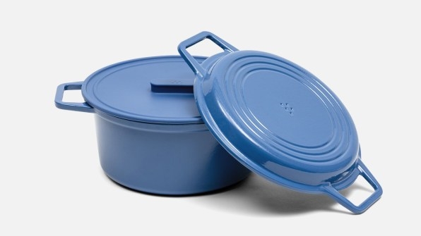 This affordable, two-for-one Dutch oven doubles as a grill pan | DeviceDaily.com