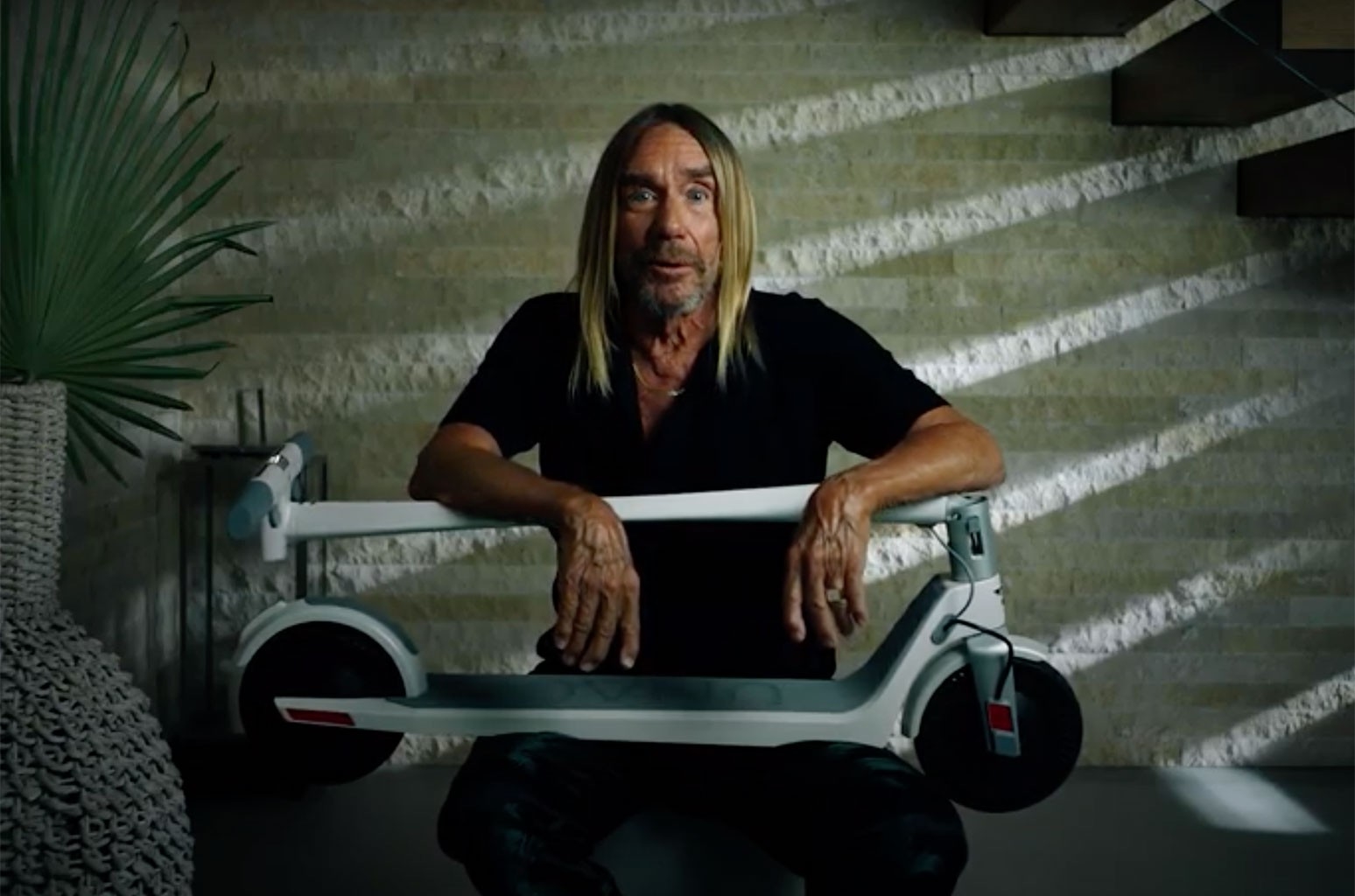 Iggy Pop Becomes Face Of Unagi Electric Scooters | DeviceDaily.com