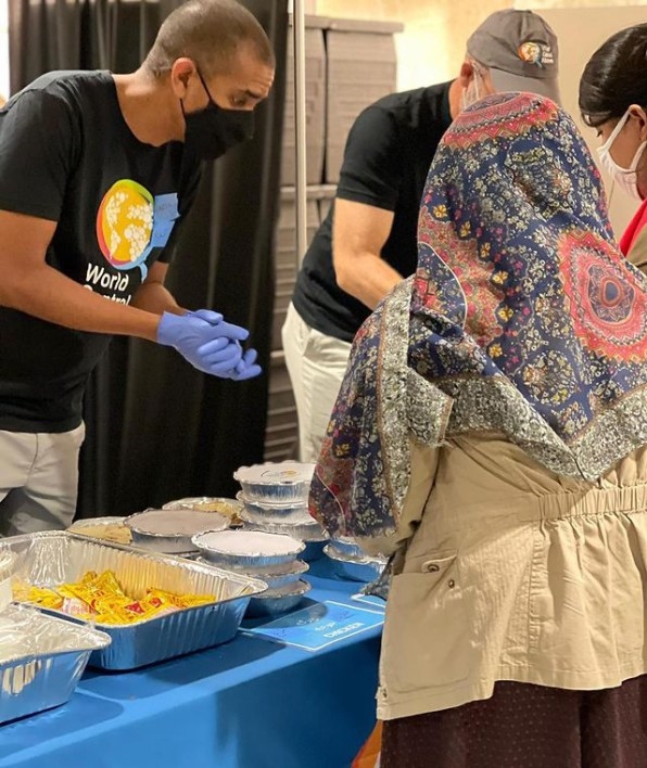 Stew, schwarma, and spinach: the first meals Afghan refugees are eating as they land in America | DeviceDaily.com