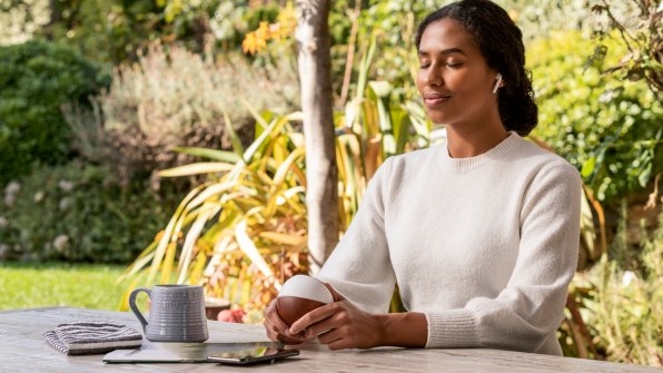 This meditation training device will help you make mindfulness part of your daily routine | DeviceDaily.com