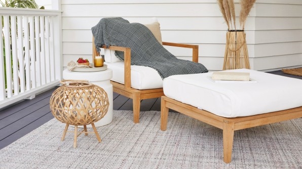 Mosquitos be gone! This outdoor blanket repels insects | DeviceDaily.com