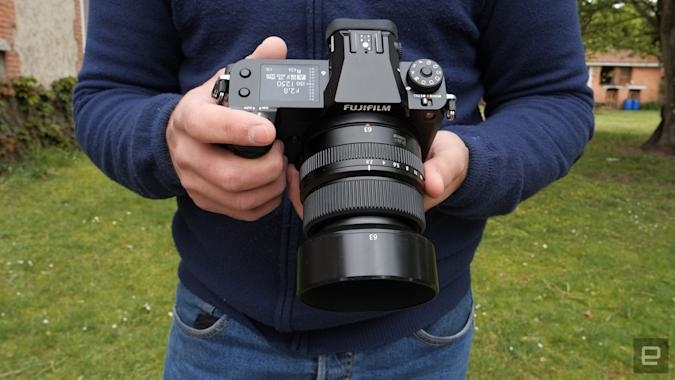 Fujifilm’s $3,999 GFX 50S II is its most affordable medium format camera yet | DeviceDaily.com