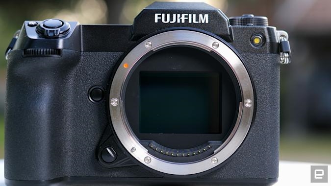 Fujifilm’s $3,999 GFX 50S II is its most affordable medium format camera yet | DeviceDaily.com