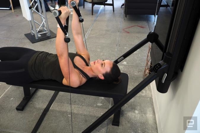 Tonal brings live studio workouts to its smart home gym | DeviceDaily.com