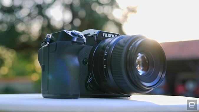 Fujifilm’s $3,999 GFX 50S II is its most affordable medium format camera yet | DeviceDaily.com