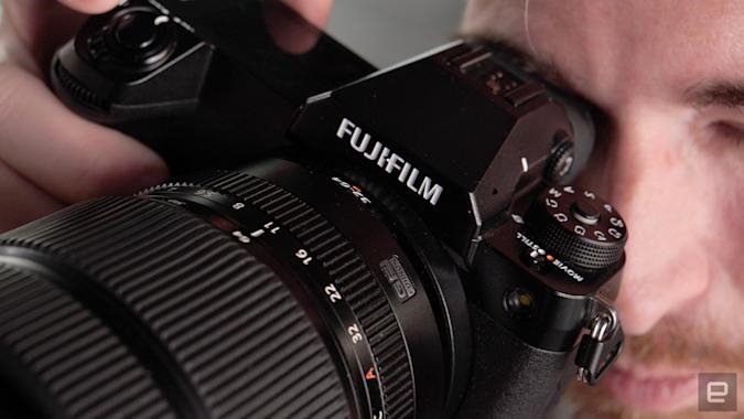 Fujifilm’s $3,999 GFX 50S II is its most affordable medium format camera yet | DeviceDaily.com