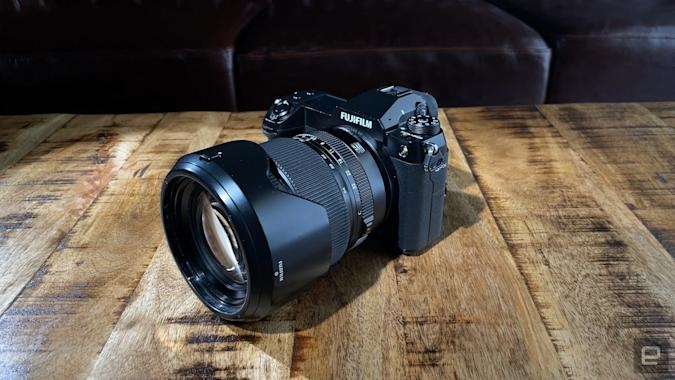 Fujifilm’s $3,999 GFX 50S II is its most affordable medium format camera yet | DeviceDaily.com
