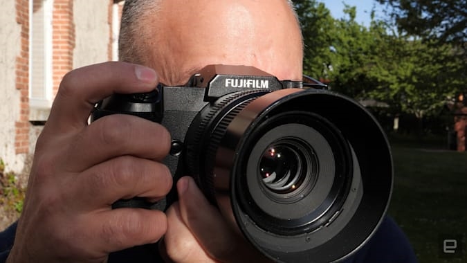 Fujifilm’s $3,999 GFX 50S II is its most affordable medium format camera yet | DeviceDaily.com