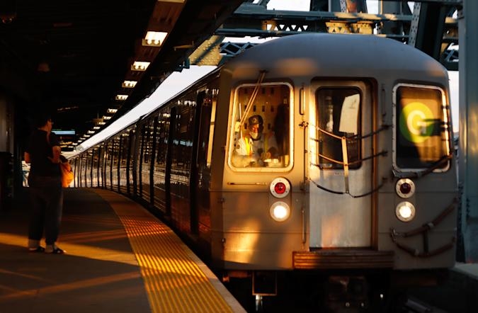 A power surge shut down half of NYC's subways for five hours | DeviceDaily.com