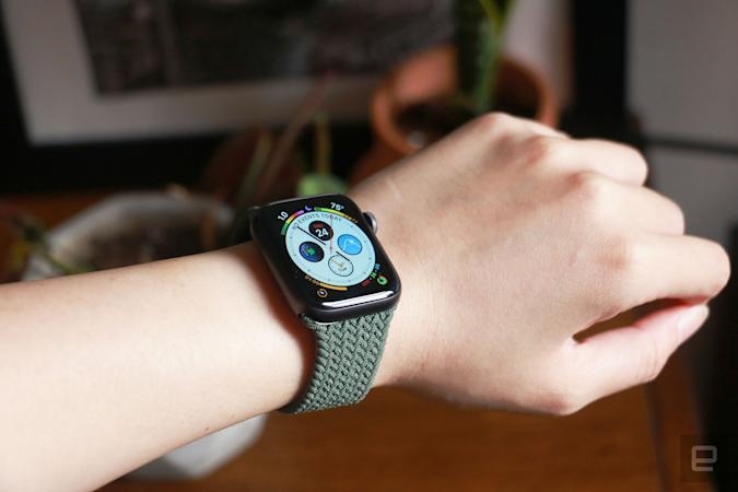 Apple Watch Series 7 will reportedly offer larger cases and screens | DeviceDaily.com
