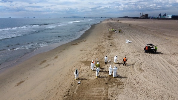 They really do use dish soap to save oil-covered seabirds | DeviceDaily.com