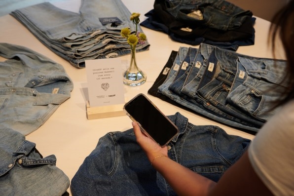 Every garment in this new Madewell store has already been worn | DeviceDaily.com