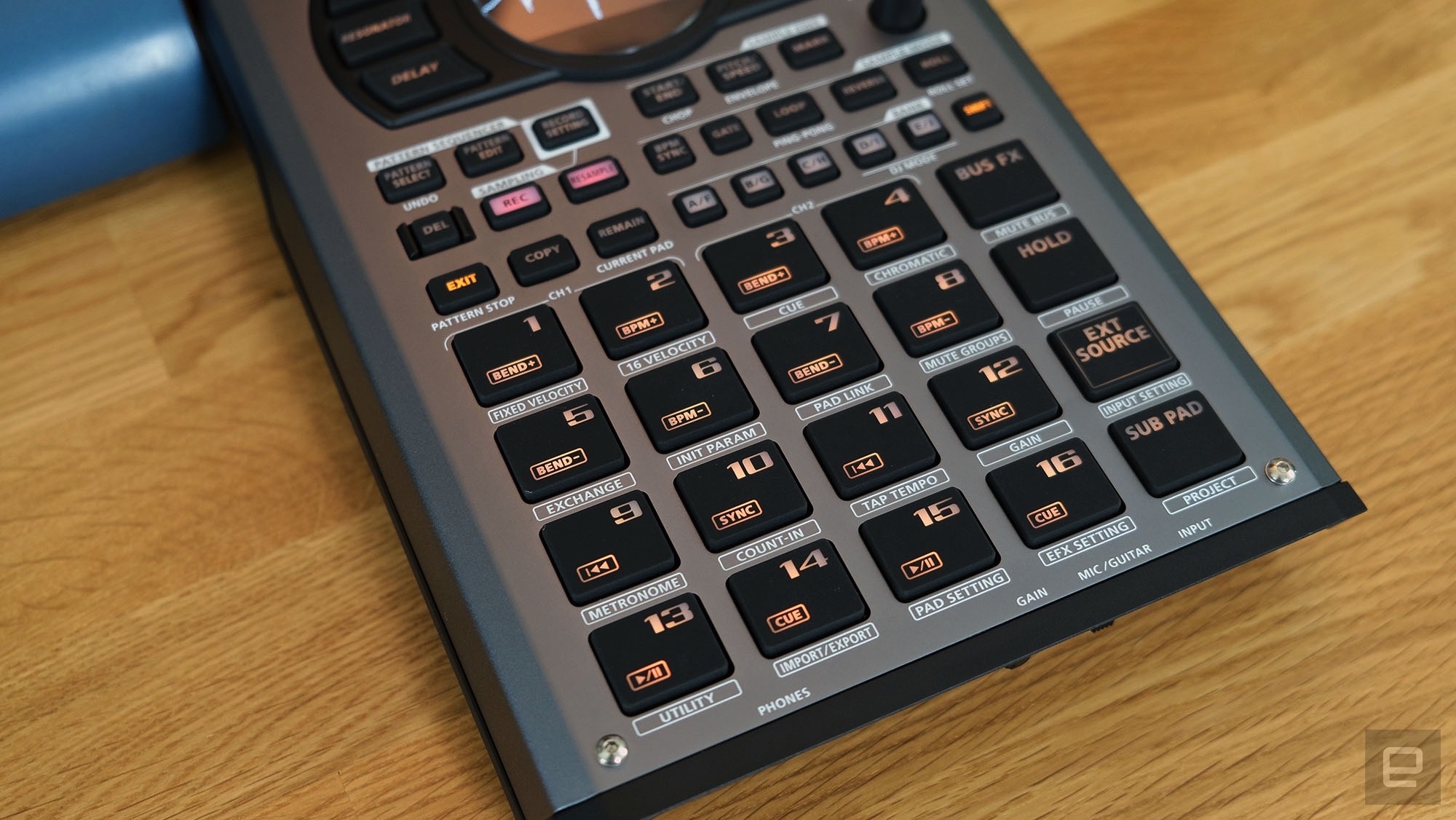 Roland SP-404MKII hands-on: Dragging an iconic sampler into the modern age | DeviceDaily.com