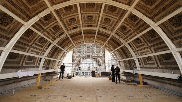 The phenomenal story of how Christo wrapped the Arc de Triomphe in 270,000 square feet of fabric | DeviceDaily.com